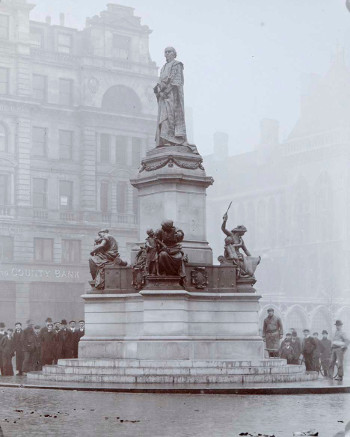 Photograph of William Gladstone Memorial, William Hamo Thornycroft, London, 1905.