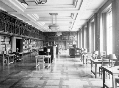 Photograph of the London School of Hygiene & Tropical Medicine Library reading room in 1929.