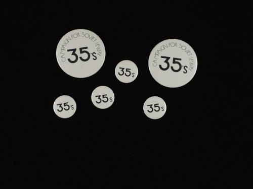 MS 254 A980/5/4/1 A selection of badges: large ones with the text “Campaign for Soviet Jewry 35's”; small ones with the text “35s".