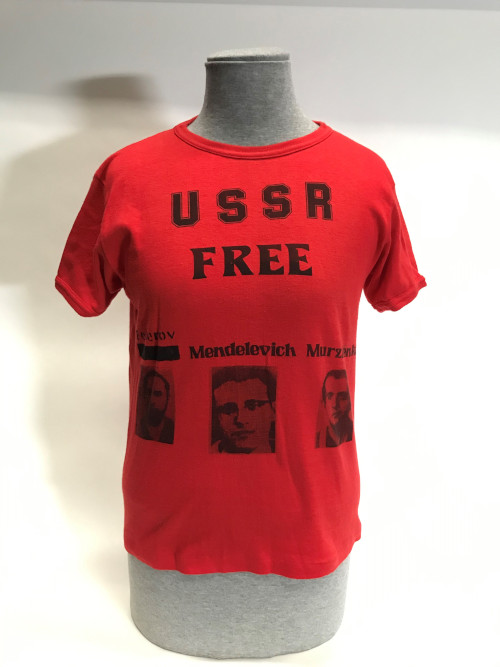 MS 254 A980/5/1/3 Red t-shirt with the text “USSR Free Federov, Mendelevich, Murzhenko” on the front.